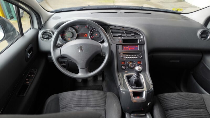 PEUGEOT 5008 1.6 HDI
