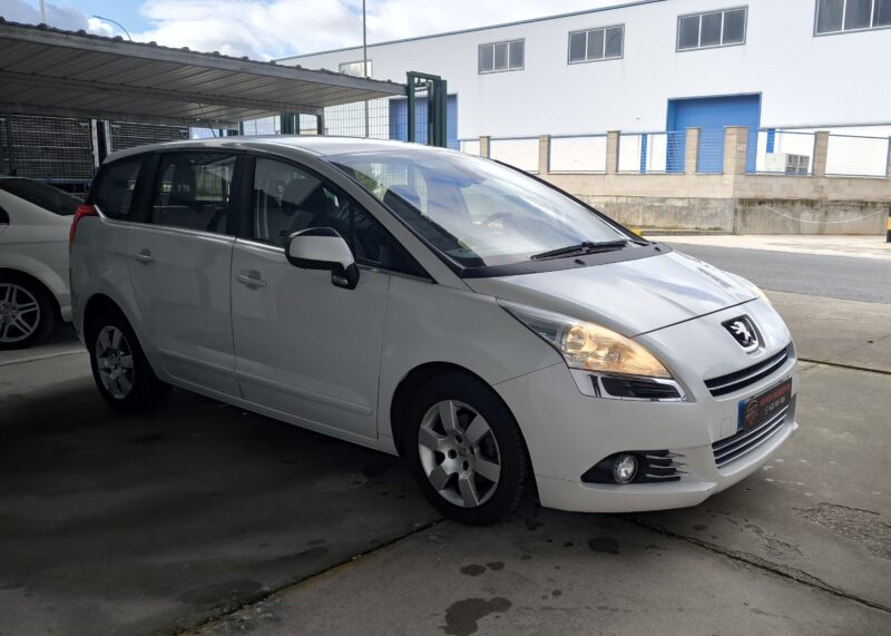 PEUGEOT 5008 1.6 HDI
