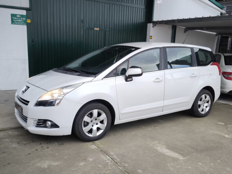 PEUGEOT 5008 1.6 HDI