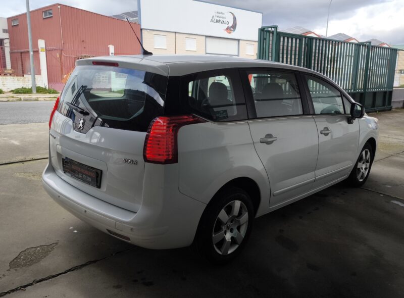 PEUGEOT 5008 1.6 HDI