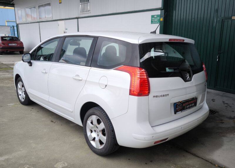 PEUGEOT 5008 1.6 HDI