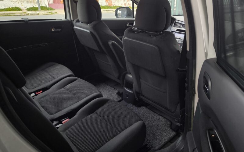 PEUGEOT 5008 1.6 HDI