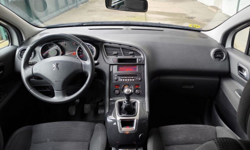 PEUGEOT 5008 1.6 HDI