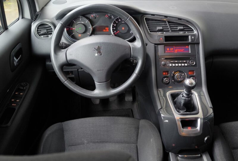 PEUGEOT 5008 1.6 HDI