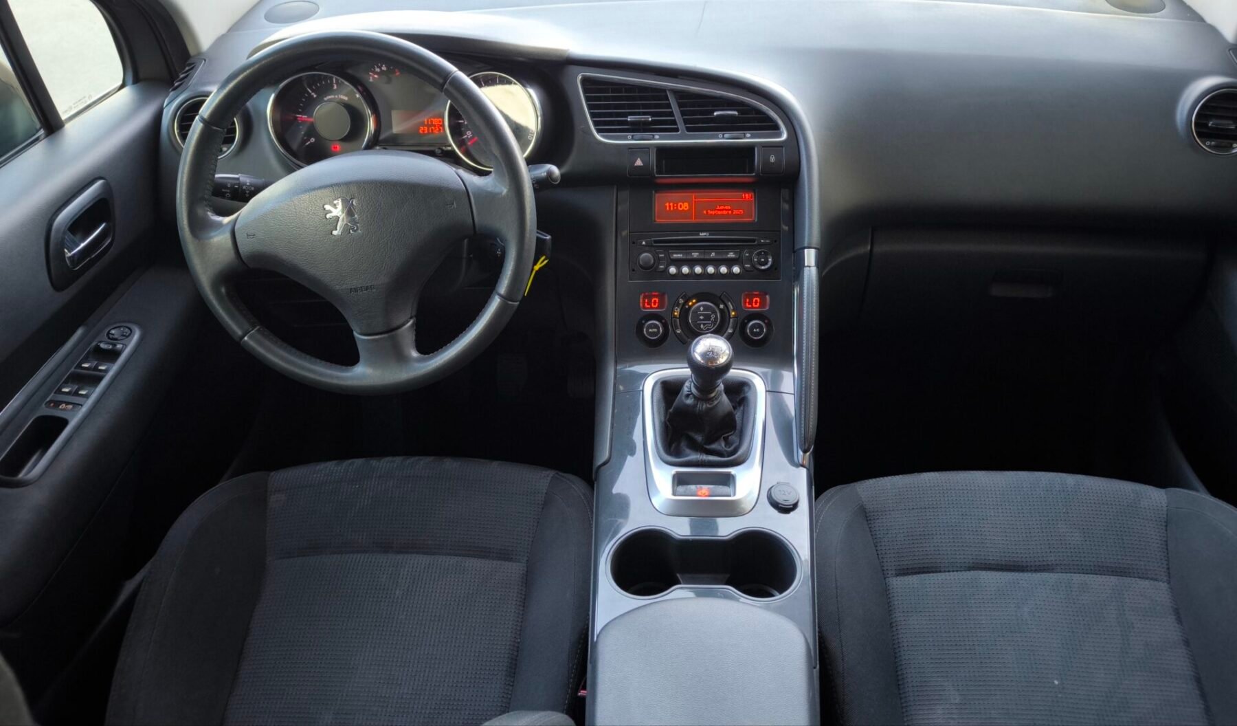 PEUGEOT 3008 2.0 HDI 