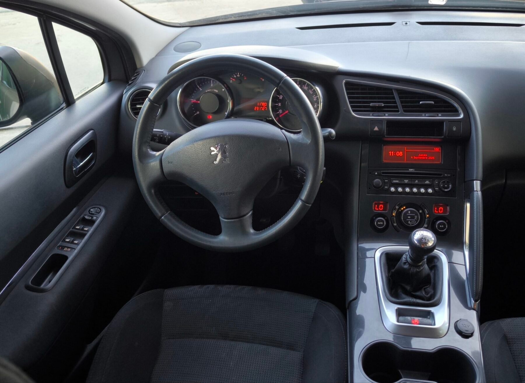 PEUGEOT 3008 2.0 HDI 