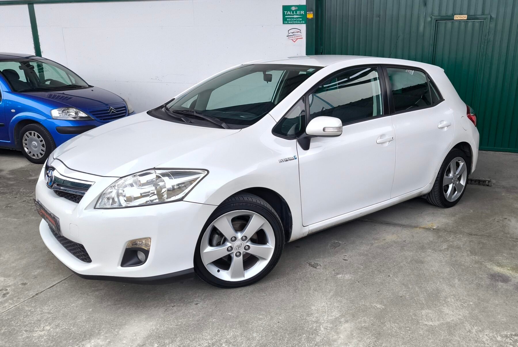 TOYOTA Auris 1.8 híbrido 