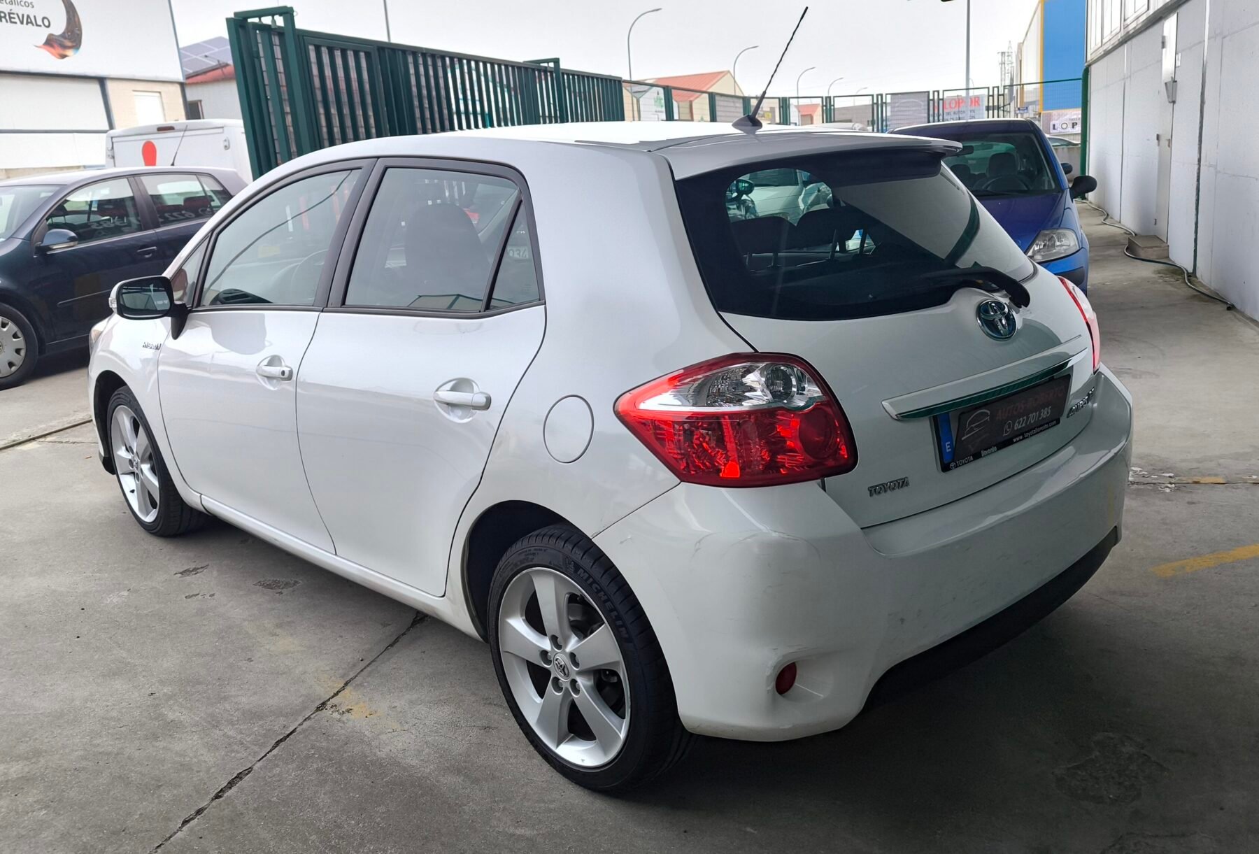 TOYOTA Auris 1.8 híbrido 
