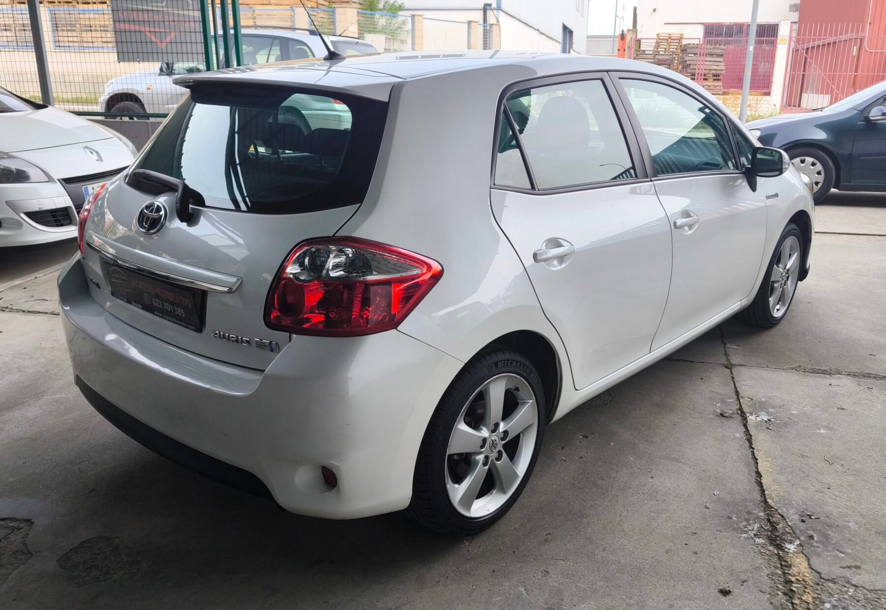 TOYOTA Auris 1.8 híbrido 