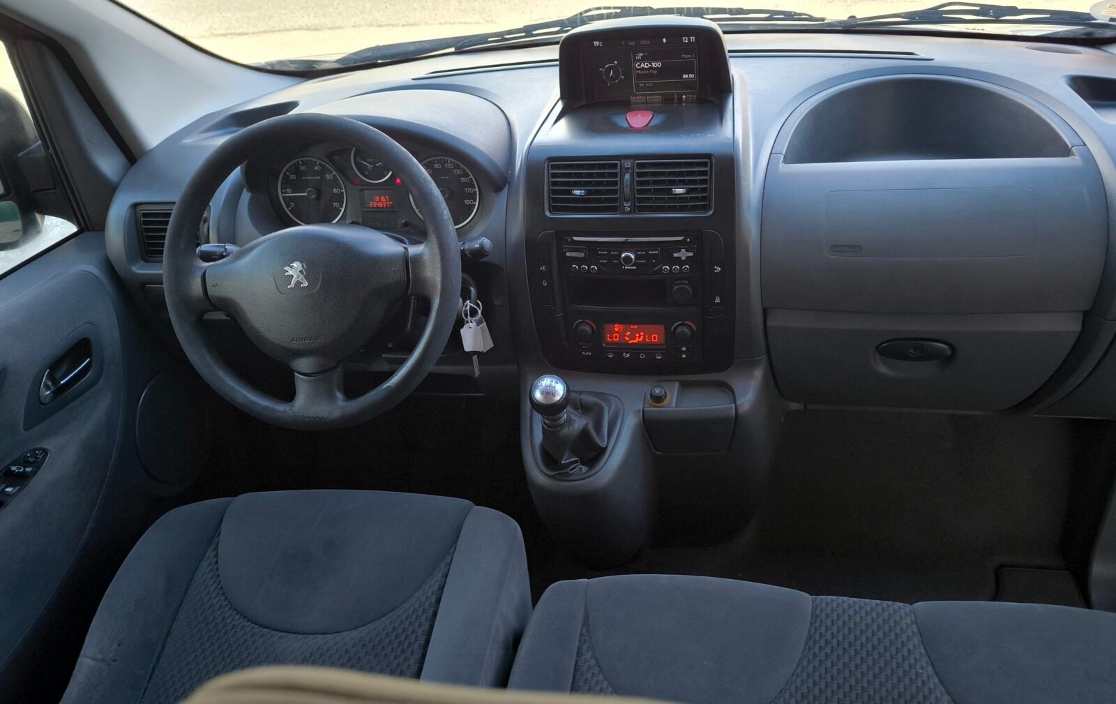 PEUGEOT Exper 2.0 HDI 
